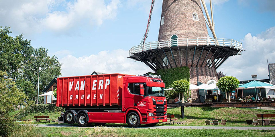P. van Erp & Zn zet twee nieuwe Scania’s in