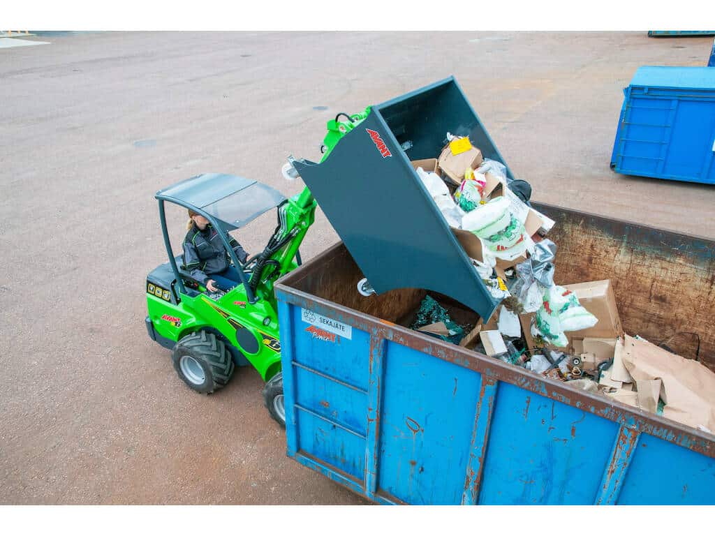 Ook recyclingsector  ontdekt ‘meest ­veelzijdige  kniklader ter wereld’